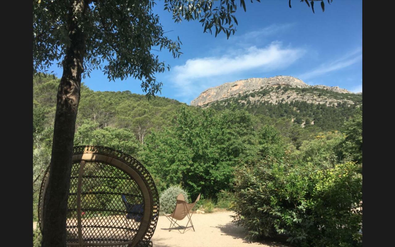 Mas De La Baume Bed & Breakfast *